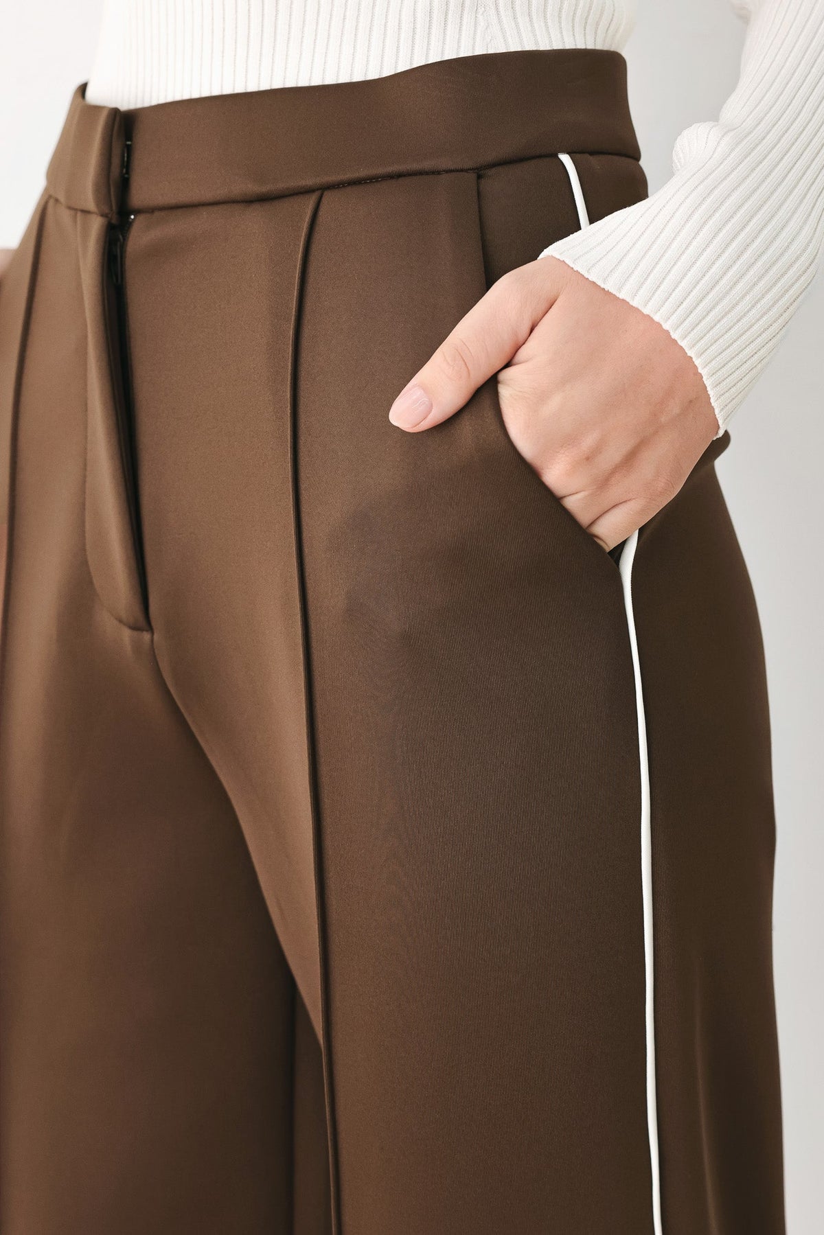 Side Stripe Stretch Pants