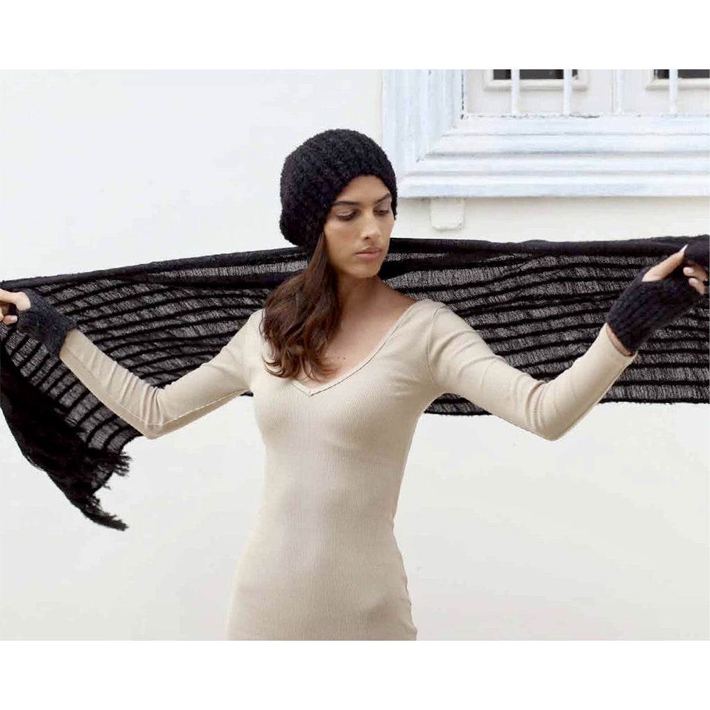 Plush Alpaca Beanie Hat in Black