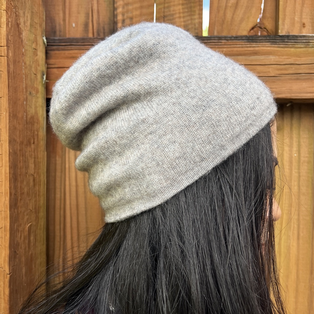 Reversible Cashmere Beanie in Classic Gray