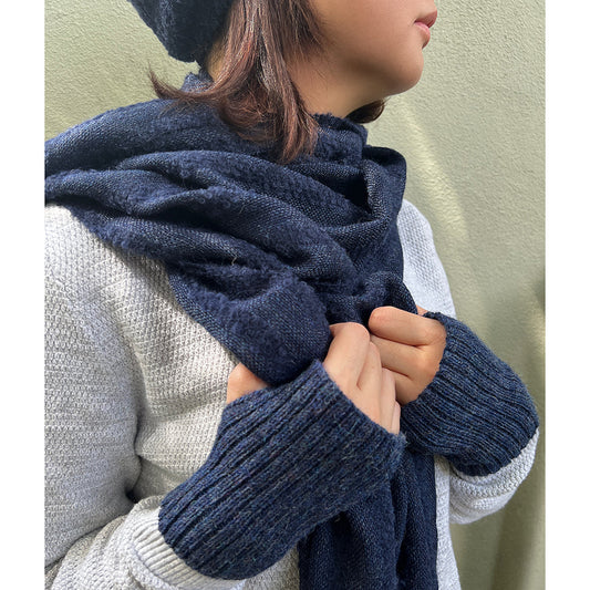 Minimalist Alpaca Gloves in Navy