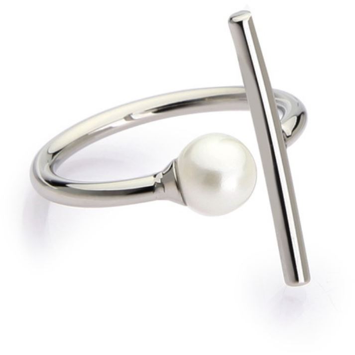 Single Pearl Ring in gold and silver