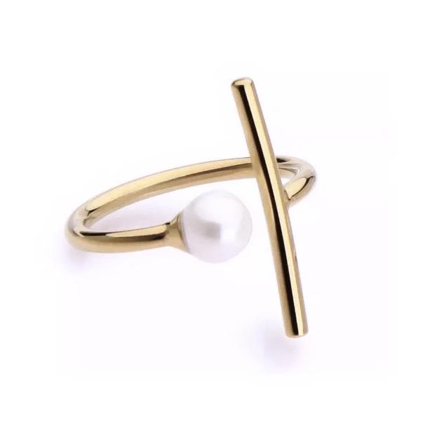 Single Pearl Ring in gold and silver